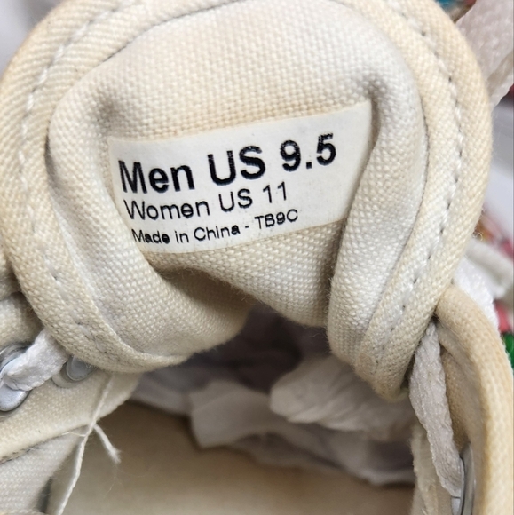 Vans × Hello Kitty Low Top Sneakers - Picture 10 of 10